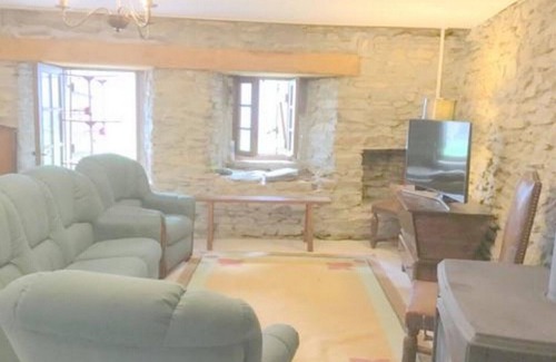Anzat-le-Luguet Cottage | Exceptional setting, fresh air, peace and quiet, sleeps 12