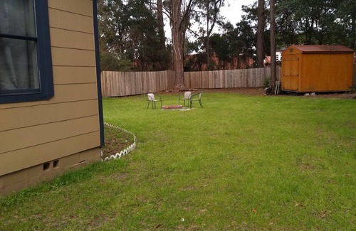 Pensacola House | Exceptionally Private fully Fenced Retro Navy Point Cottage-Fully Furnished