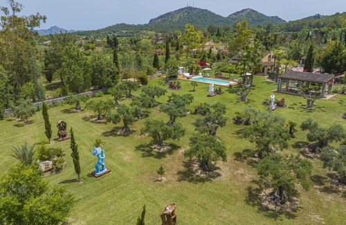 Alcudia Ski Chalet | Exclusiva Villa con piscina climatizada, jacuzzi, sauna, gim, y 10000m2 jardín