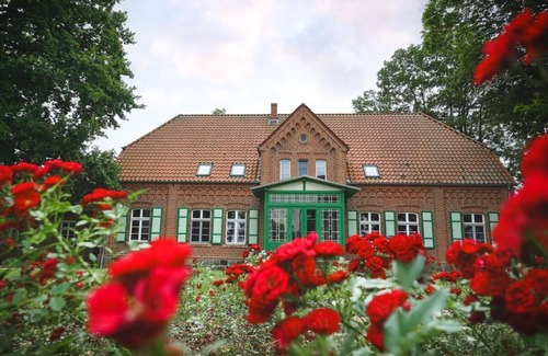 Platschow House | Exclusive forester's lodge in a secluded location with park
