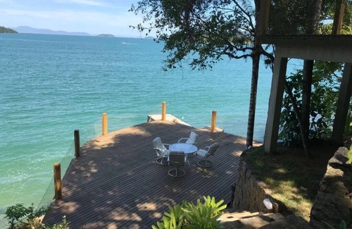 Paraty House | Exclusive house in Ilha with beach and sea view.