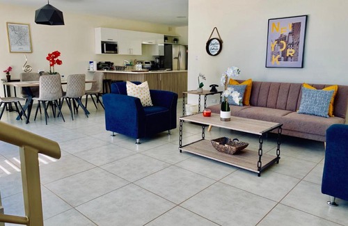 Nuevo Cuscatlan Villa | Exclusive Santa Elena House WIFI*HDTV*AC*Gated 24/7