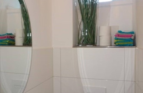 Lubeck City Centre Condo | Excusive old building DG 80m² center within walking distance, 2 bedrooms, fireplace, XXL sofa