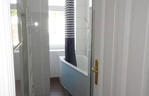 Lubeck City Centre Condo | Excusive old building DG 80m² center within walking distance, 2 bedrooms, fireplace, XXL sofa