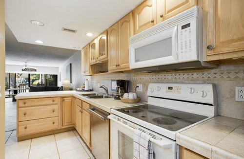 Islamorada House | Exec Bay w/heated Pool, Marina, Beach, Pets ok, Tennis/Pickleball