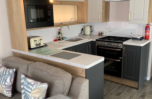 Walton on the Naze House | Exec Spec Holiday Home 5 minute walk from sandy beach