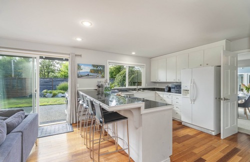 Clyde Hill House | Executive 4BR Home, Clyde Hill, Pet ok, Large Fenced Garden, WIFI, October %