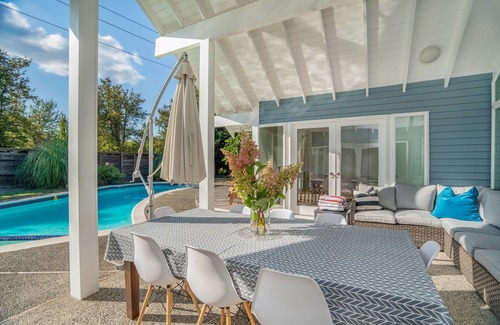 Clyde Hill House | Executive 4BR Home, Clyde Hill, Pet ok, Large Fenced Garden, WIFI, October %