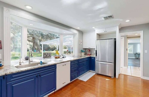 Dade City House | Executive 5-Bedroom Pool Home | Lakeview Estate | Dade City, FL