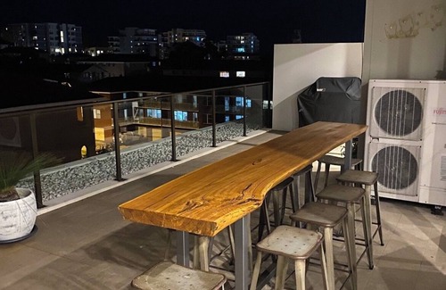 Wollongong CBD Apartment | Executive Beach pad