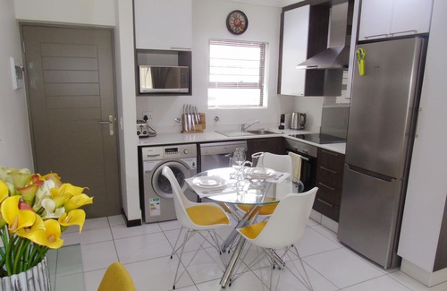 Greater Johannesburg Metropolitan Area Condo | Executive condo with a tasteful retro touch