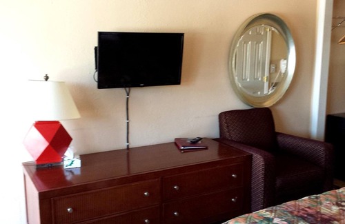 Lakeview Hotel | Executive Inn & Suites