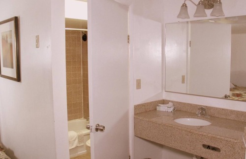 Lakeview Hotel | Executive Inn & Suites