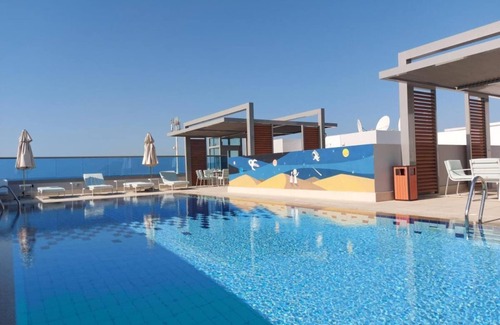 Umm Suqeim 1 Apartment | Executive Room Near Kite Beach By Luxury Bookings