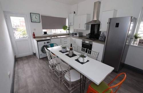 Cleethorpes Apartment | Executive Sea View apartment 3 Bedroom 'Lodge with the Legends' Sleeps up to 8