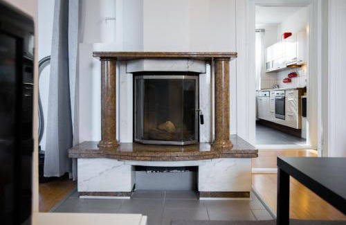 Goethestraße Apartment | Exklusives Apartment im historischen Wohnhaus mit Kamin, Bad & viel Platz