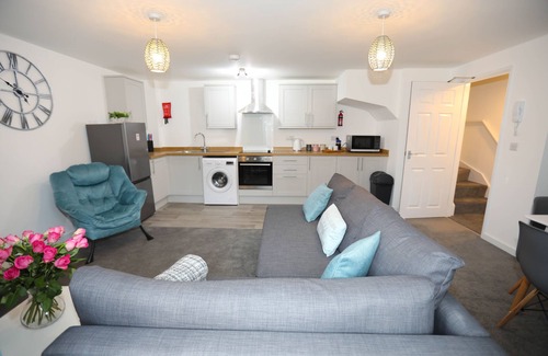 Lympstone Apartment | EXMOUTH, DEVON - Apt 2, Strand House: 2 Bed, Central Location, Parking, Sleeps 6,