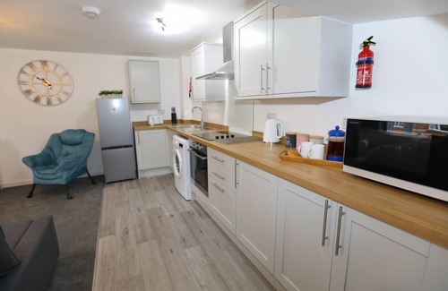 Lympstone Apartment | EXMOUTH, DEVON - Apt 2, Strand House: 2 Bed, Central Location, Parking, Sleeps 6,