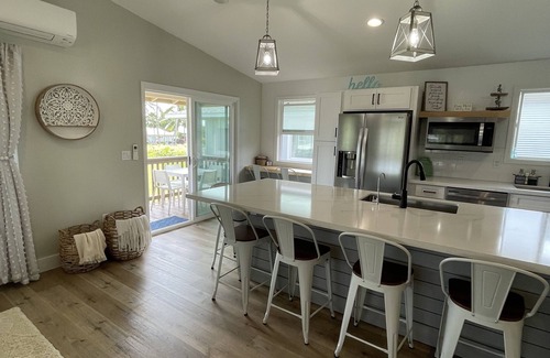 Hauula House | Exotic Oceanfront 5 bedroom 3 bathroom house w/AC