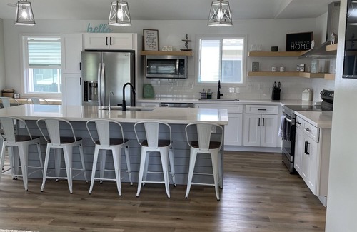 Hauula House | Exotic Oceanfront 5 bedroom 3 bathroom house w/AC