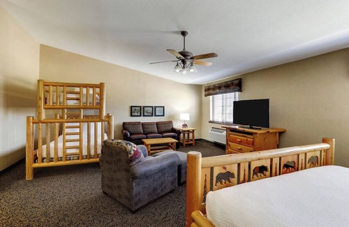 St. Joseph Hotel | Expanded King Bunk Bed, Stoney Creek, Heated Pool, Pets Allowed | 2 Units