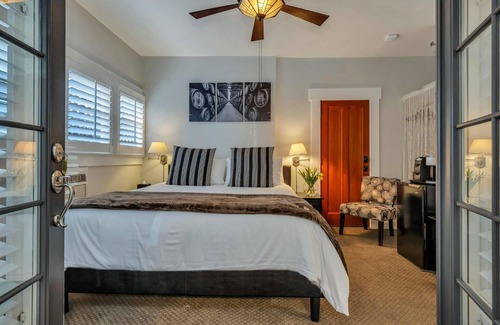 Calistoga Hotel | Expansive 2-Room King Suite, Walk to Downtown Calistoga