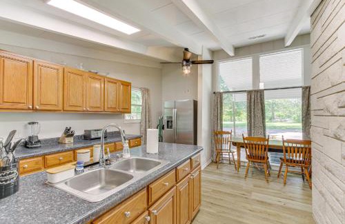 Florence House | Expansive Family Home 6 Mi to Dtwn Florence!