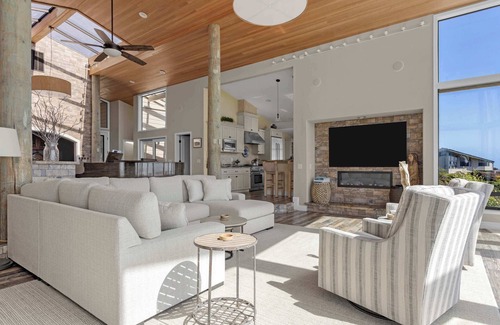 Bodega Bay House | Expansive Ocean-View Retreat w/Home Theatre & Spa