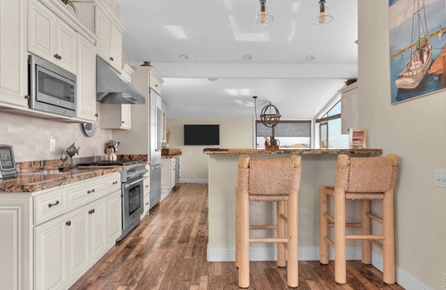 Bodega Bay House | Expansive Ocean-View Retreat w/Home Theatre & Spa