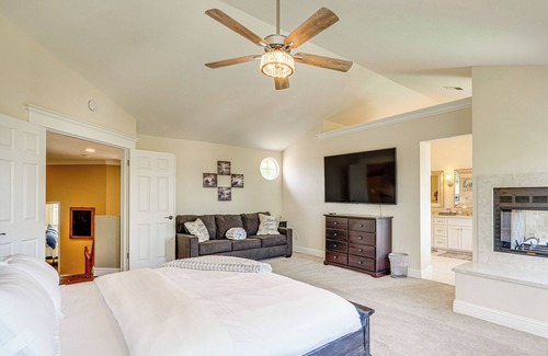 Tracy House | Expansive Tracy Home w/Patio & Fire Pit!
