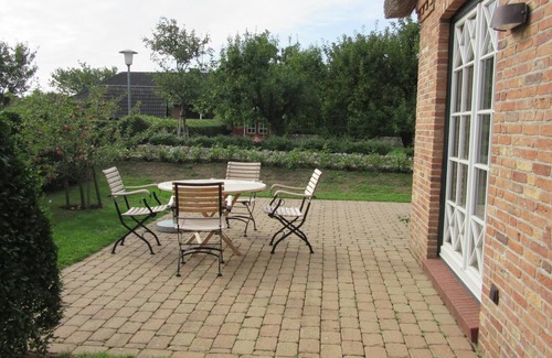 Midlum House | "Experience a relaxing vacation at Jettes Hus - your retreat in Midlum!"