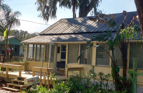Glenwood House | EXPERIENCE AUTHENTIC OLD FLORIDA @ THIS CRACKER COTTAGE; WALK TO DE LEON SPRINGS