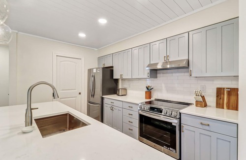 South Beach Villa | Experience Coastal Elegance: Newly Renovated Villa in South Beach Marina