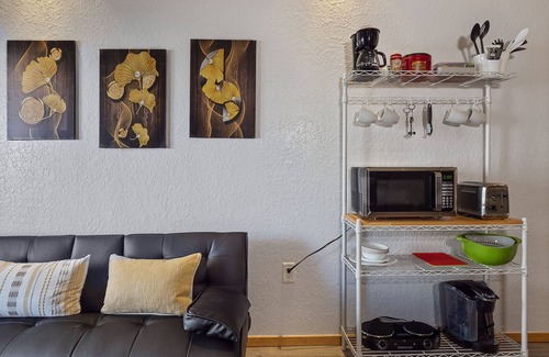 Palm Coast Condo | Experience European Charm: King Suite Condo with Balcony for Your Beach Getaway!