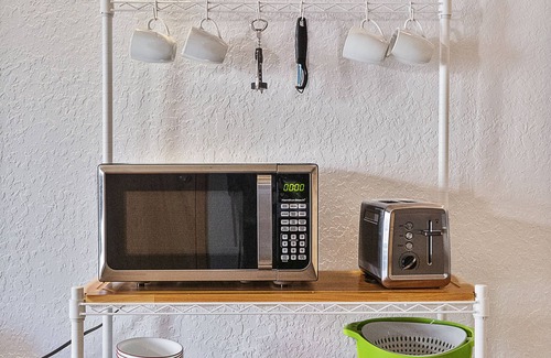 Palm Coast Condo | Experience European Charm: King Suite Condo with Balcony for Your Beach Getaway!