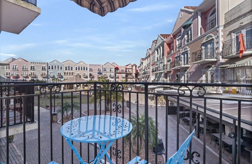 Palm Coast Condo | Experience European Charm: King Suite Condo with Balcony for Your Beach Getaway!