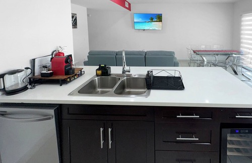 Naranja Apartment | Experience Luna Sky! 65" TV Bar BBQ go FL Keys