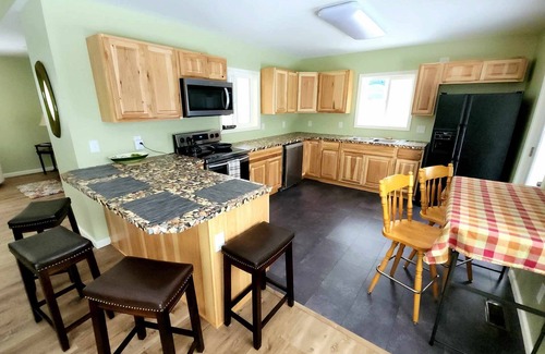 Frankfort House | Experience panoramic views in ur 5-bed Frankfort retreat minute to Lake Michigan