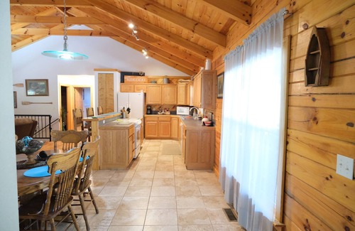 Golden Cabin | Experience serene Table Rock Lake & forest views from your 6-bedroom retreat