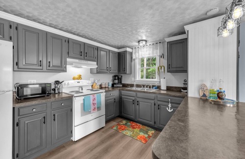 Belfast House | Experience the beauty of Belfast, Maine with a stunning ocean view!