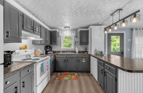 Belfast House | Experience the beauty of Belfast, Maine with a stunning ocean view!