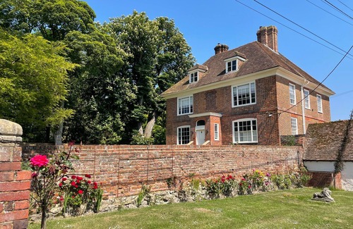 Bilting House | Experience the charm of Kent Oast house in the heart of the Kent countryside