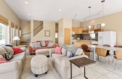 Shelby House | Experience the charm of Great Lakes Villa - with stunning lake views.