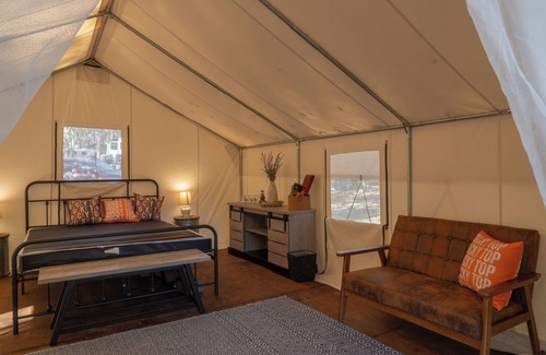 Heiskell RV Rental | Experience the perfect blend of camping at the Rocky Top Retreat Glamping Tent.