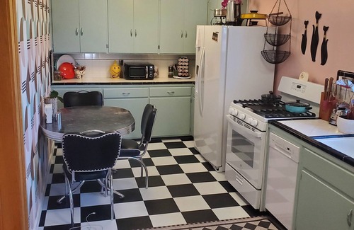 Downtown Las Vegas House | Experience The Real Las Vegas in The Historical Downtown Arts District .