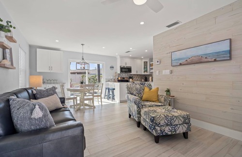 Englewood Cottage | Explore Manasota Key, Walk to beach, bikes, kayaks in charming 1-bedroom cottage