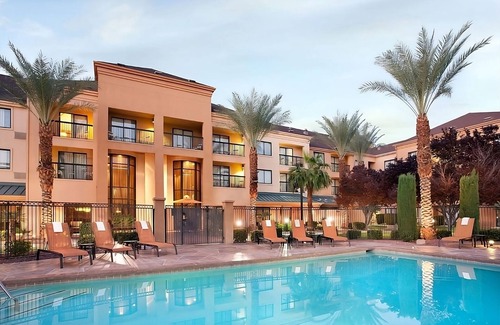 Las Vegas Hotel | Explore Red Rock Canyon National Conservation Area! 4 Family-friendly Units!