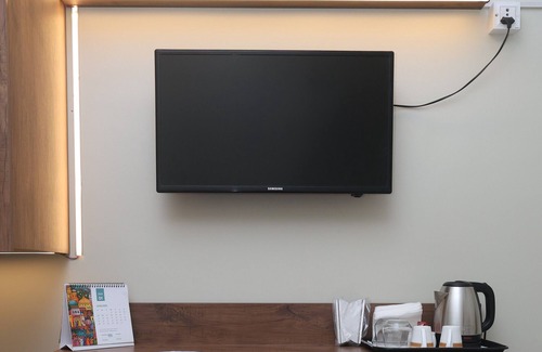 Varanasi Apartment | Exquisite 3-bedroom House with WiFi, AC in serene Varanasi