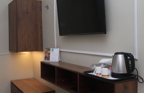 Varanasi Apartment | Exquisite 3-bedroom House with WiFi, AC in serene Varanasi