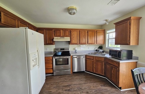 Davis Lake - Eastfield House | Exquisite 3BR+BonusRm/5 Beds/2.5 bath/Workspace/Family Friendly/REDUCED PRICE